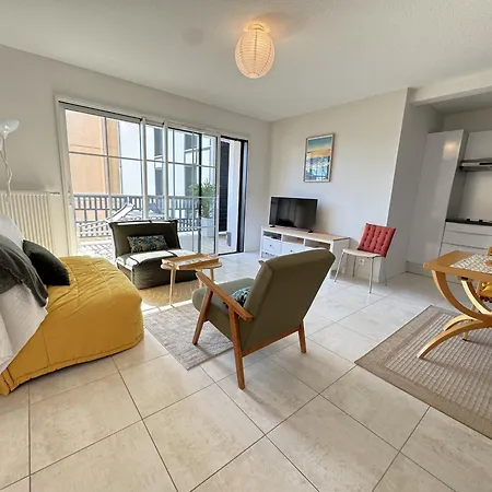 A Avec Terrasse, Proche Et Parking - Fr-1-474-268