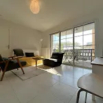 à Avec Terrasse, Proche Et Parking - Fr-1-474-268 *
