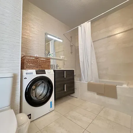 A Avec Terrasse, Proche Et Parking - Fr-1-474-268 דירה