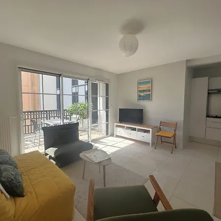 Апартаменти A Avec Terrasse, Proche Et Parking - Fr-1-474-268