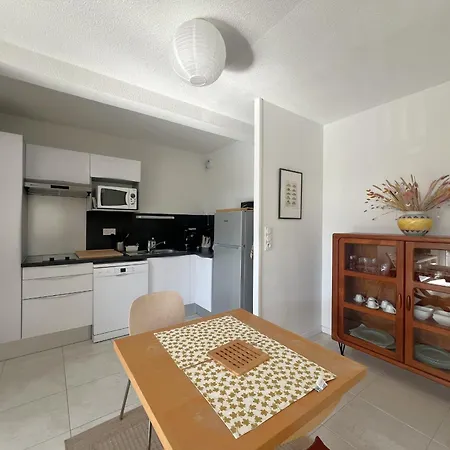 Апартаменти A Avec Terrasse, Proche Et Parking - Fr-1-474-268