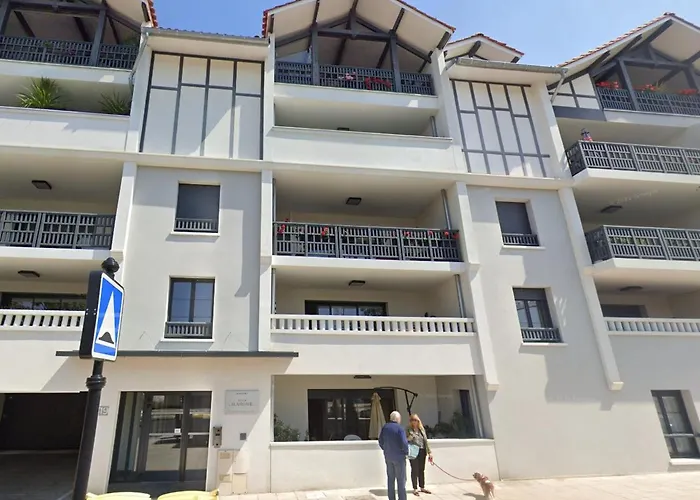 Apartment A Avec Terrasse, Proche Et Parking - Fr-1-474-268 *