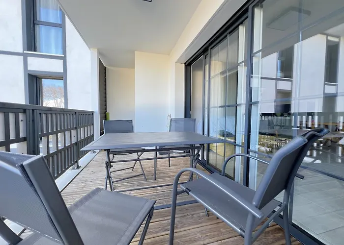 A Avec Terrasse, Proche Et Parking - Fr-1-474-268 *