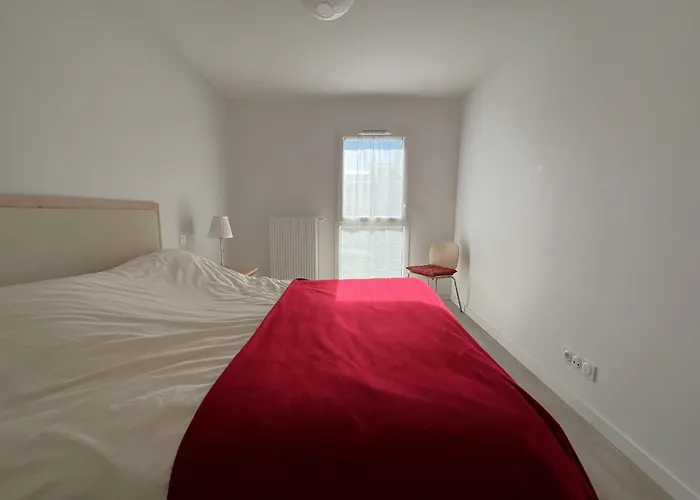 A Avec Terrasse, Proche Et Parking - Fr-1-474-268 Apartment *