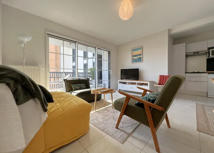 A Avec Terrasse, Proche Et Parking - Fr-1-474-268