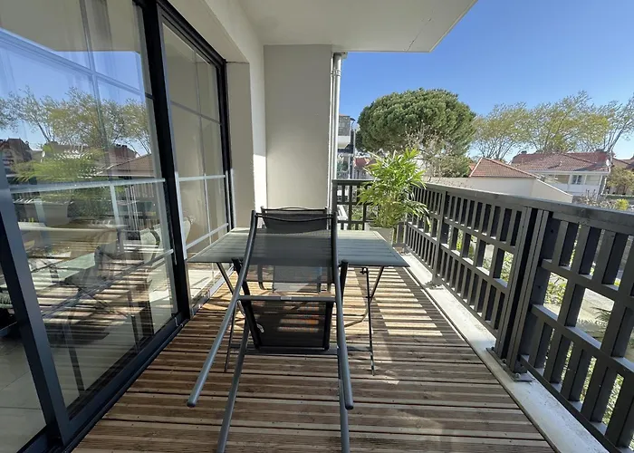 Apartment A Avec Terrasse, Proche Et Parking - Fr-1-474-268 *